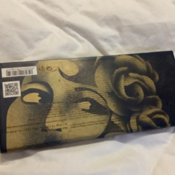 2 eyeshadow pallets. Violet Voss Essentials, and Zoeva Premiere - Picture 8 of 9